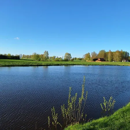 度假居 Caloroczny Letniskowy Ze Stawem *