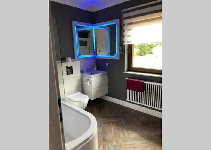 Caloroczny Letniskowy Ze Stawem Prázdninový dům