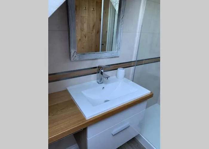 Caloroczny Letniskowy Ze Stawem Prázdninový dům *