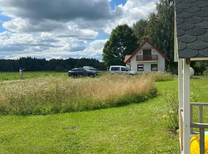 Caloroczny Letniskowy Ze Stawem